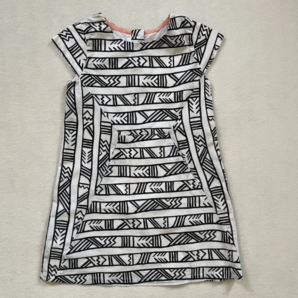 Genuine kids Osh kosh - Black & white dress with abstract pattern. Size 3T
